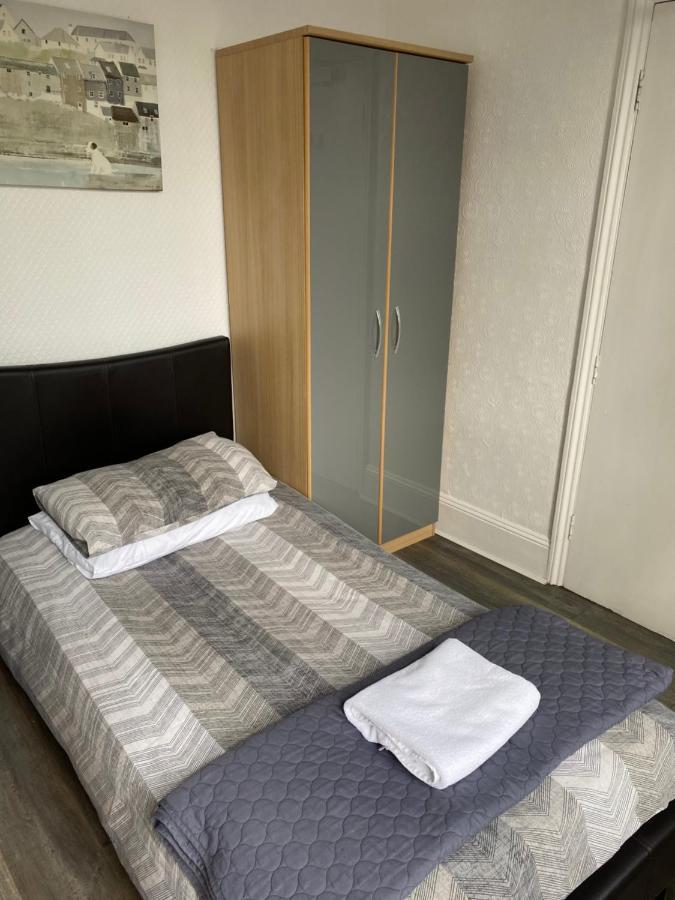 The Silverdale . Farnborough  Zewnętrze zdjęcie