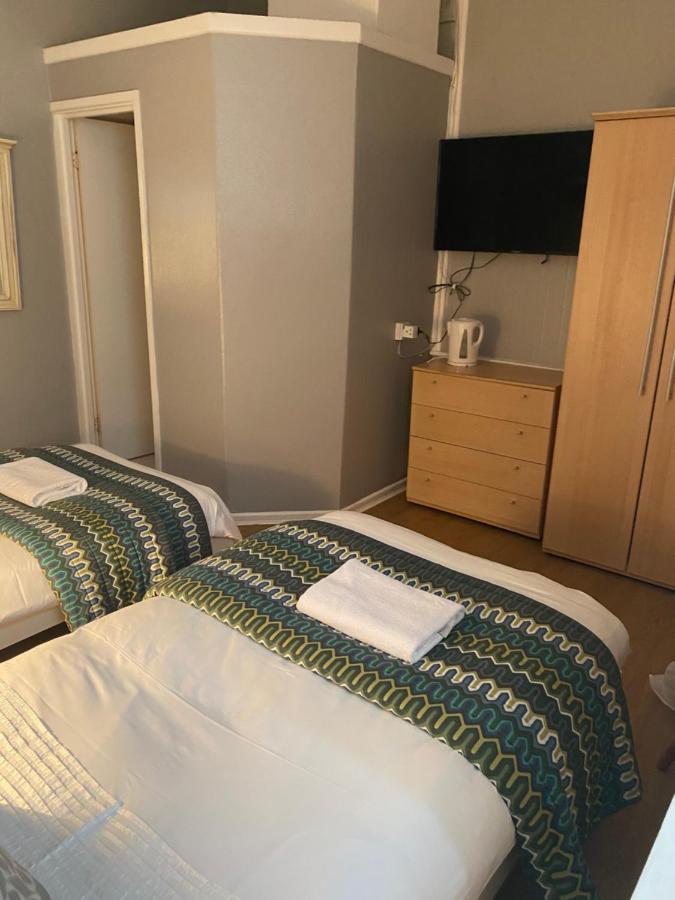 The Silverdale . Farnborough  Zewnętrze zdjęcie