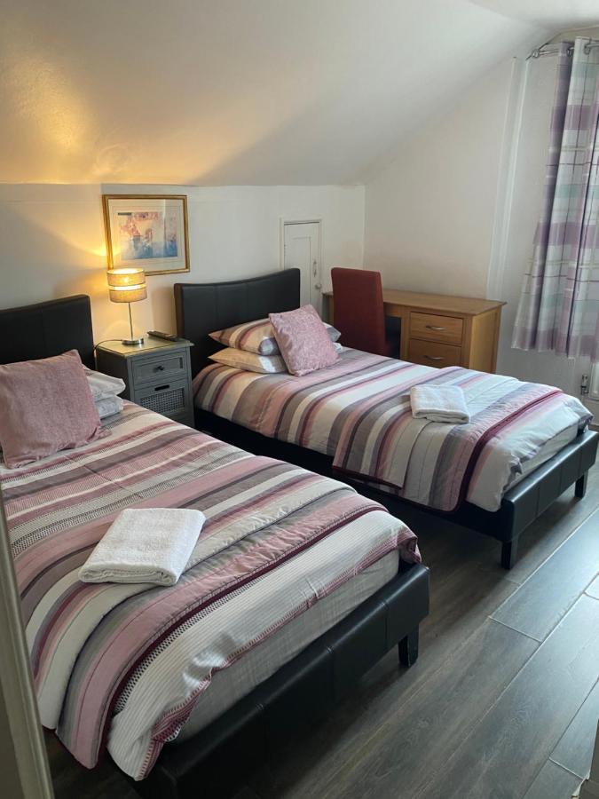 The Silverdale . Farnborough  Zewnętrze zdjęcie