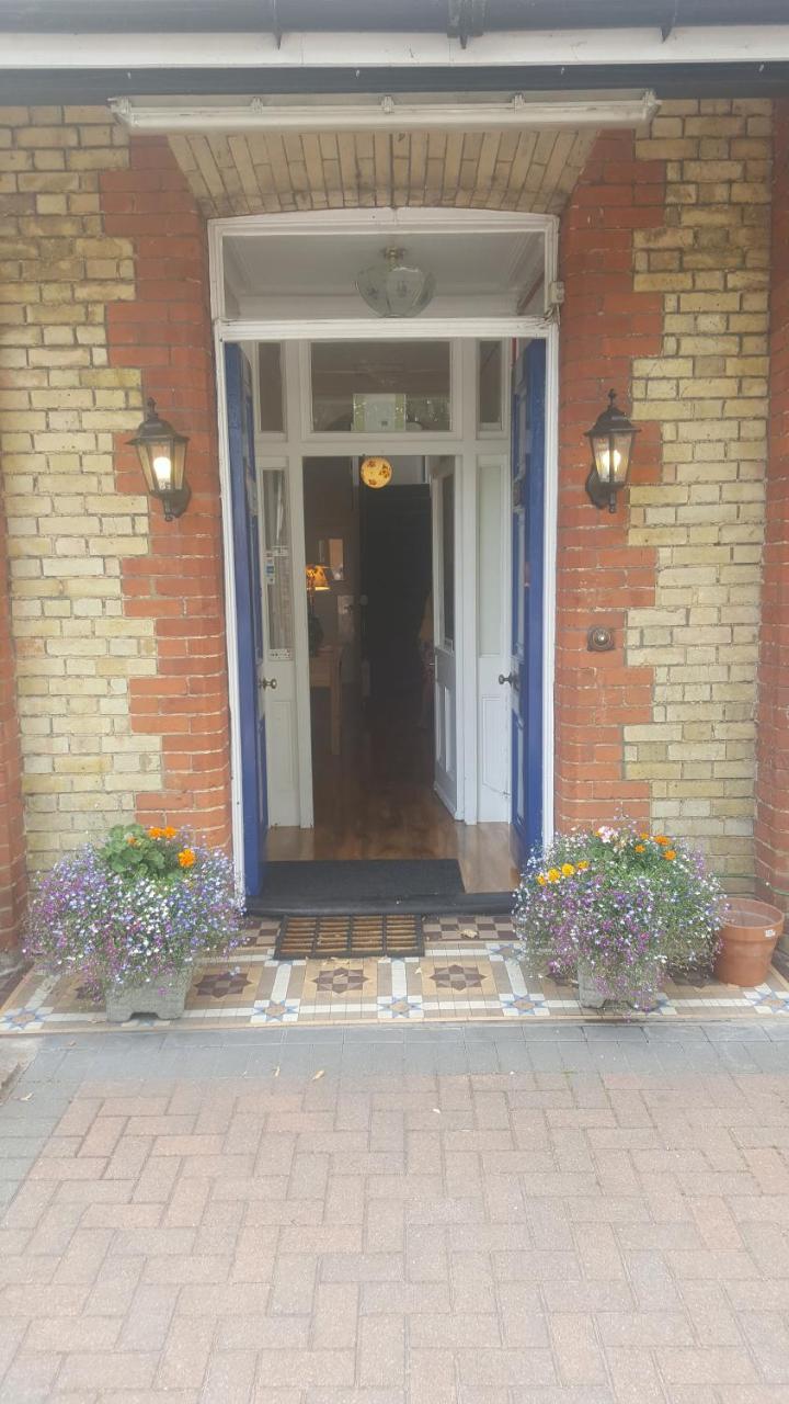 The Silverdale . Farnborough  Zewnętrze zdjęcie